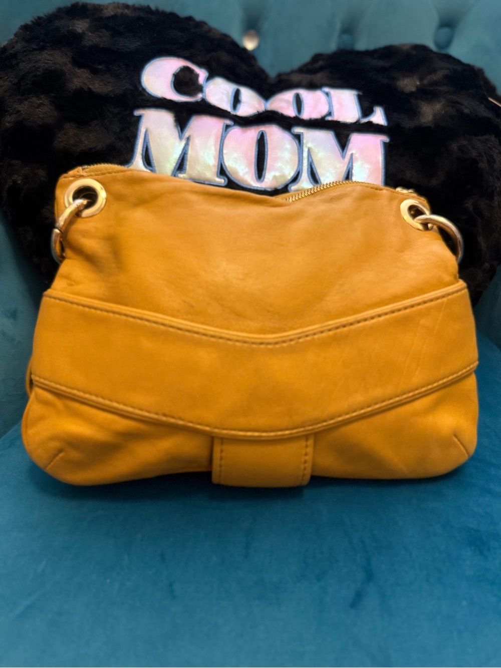 Classy Michael Kors Tan Leather Shoulder Bag with Gold Hardware - Picture 2 of 7